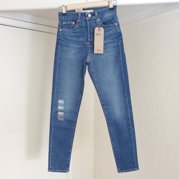 Levi's Wedgie Skinny High Rise Jeans - Picture 8 of 9